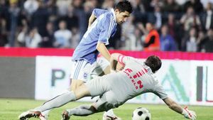 Fl. Costea: 'Mă întrec cu Mihai!'