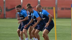 Drama fotbalistului de la FCSB, dezvăluită în Ajunul Crăciunului de Meme Stoica! Fundașul s-a accidentat grav în trecut: „Refuză să accepte că fotbalul s-a terminat pentru el la vârsta asta!”