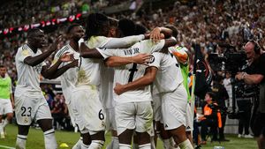 Cântăreața a flirtat cu renumitul fotbalist şi i-a cerut o întâlnire romantică. Răspunsul lui a bulversat-o şi a luat pe loc decizia