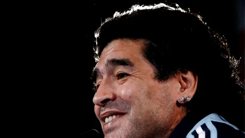 Cerceii lui Maradona, vânduți cu 25.000 de euro!** Vezi cine i-a luat