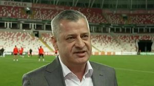 Şumudică NU e singur! Nelu Varga negociază şi cu alt antrenor român