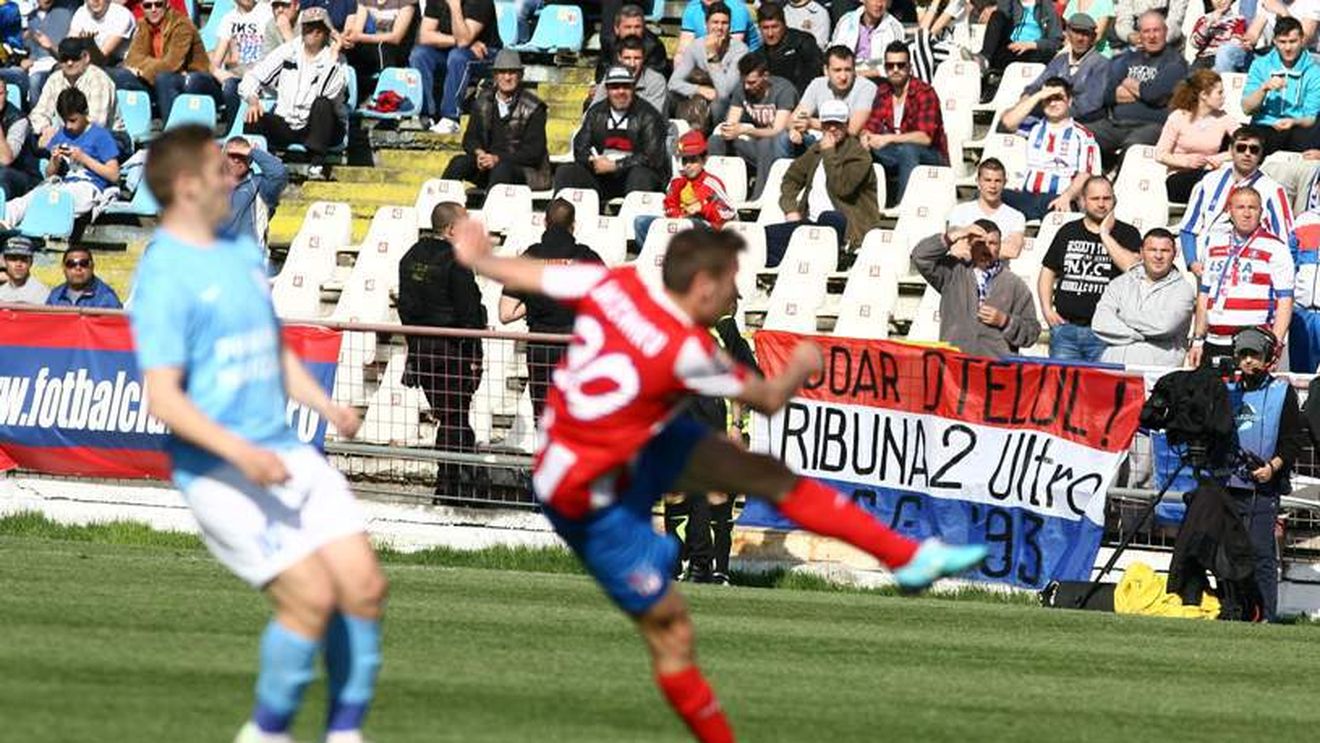 Oțelul Galați a plătit peste 5 milioane de euro către firma de asigurări a lui Dan Adamescu. Suma e apropiată de cât plătește TAROM pentru 24 de aeronave valorând peste 700 de milioane de dolari