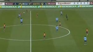 Puțină magie!** VIDEO Iniesta a recidivat la câteva zile după "minunile" din 'Clasic'. Arabii au dat 4 mil â‚¬ pentru asta. Faza care i-a lăsat cu gura căscată