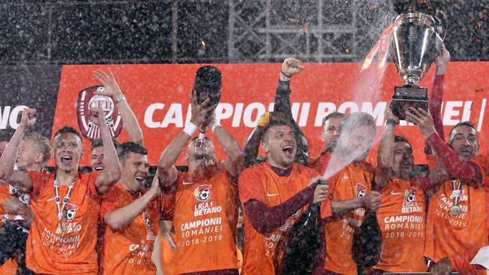 Moment special la UTA - CFR Cluj! Un cvintuplu campion al României va da lovitura de start