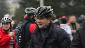 VIDEO - Fluierul de start în expediția "Cu bicicleta la mare", dat de Ion Crăciunescu. Fostul arbitru, în dialog cu Andru Nenciu