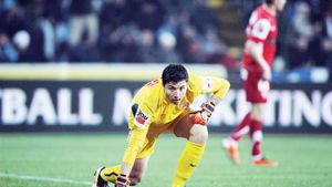 "Câinii" l-au taxat pe Bălgrădean după Steaua - Dinamo 5-2. Un fan a primit mănușile de la portar, dar ceilalți suporteri din peluză l-au obligat să le arunce