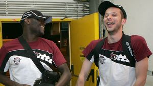 "Sunt în Abu Dhabi și caut clienți pentru Boya și Bozovici!"