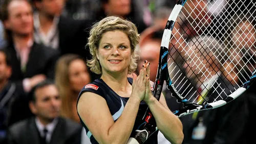 Reacția lui Kim Clijsters după calificarea Simonei în finala de la Roland Garros: 