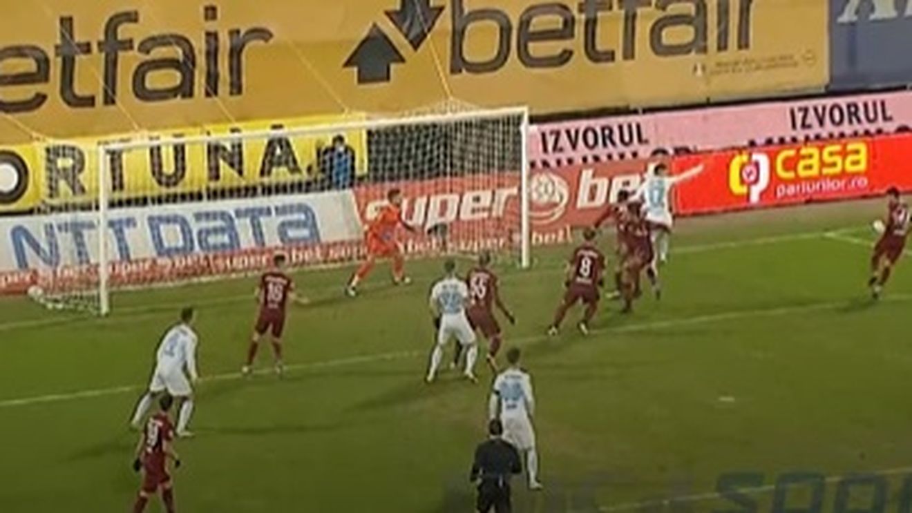 Fază controversată în minutul doi al partidei CFR Cluj - FCSB! Jucătorii lui Toni Petrea au cerut penalty, după ce Mario Camora a atins mingea cu mâna | VIDEO