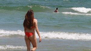 Postură inedită! Larisa Iordache a fost nevoită să îmbrace uniforma de Poliție din cauza lipsei de personal | GALERIE FOTO