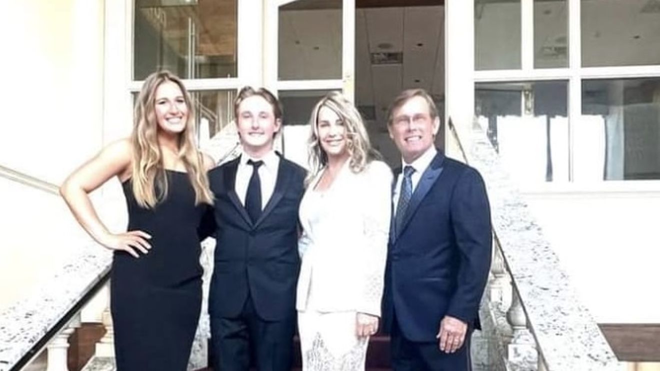 Poza de familie! Dylan, fiul Nadiei Comăneci, s-a fotografiat împreună cu iubita, alături de părinți | SPECIAL