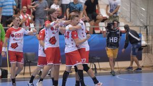 În ce direcție o ia Dinamo? Campioana României dispută miercuri, de la ora 19:00, un meci important în Europa cu Wacker Thun. Suporterii au dat tonul: "Anul acesta trecem de grupe. La luptă!"