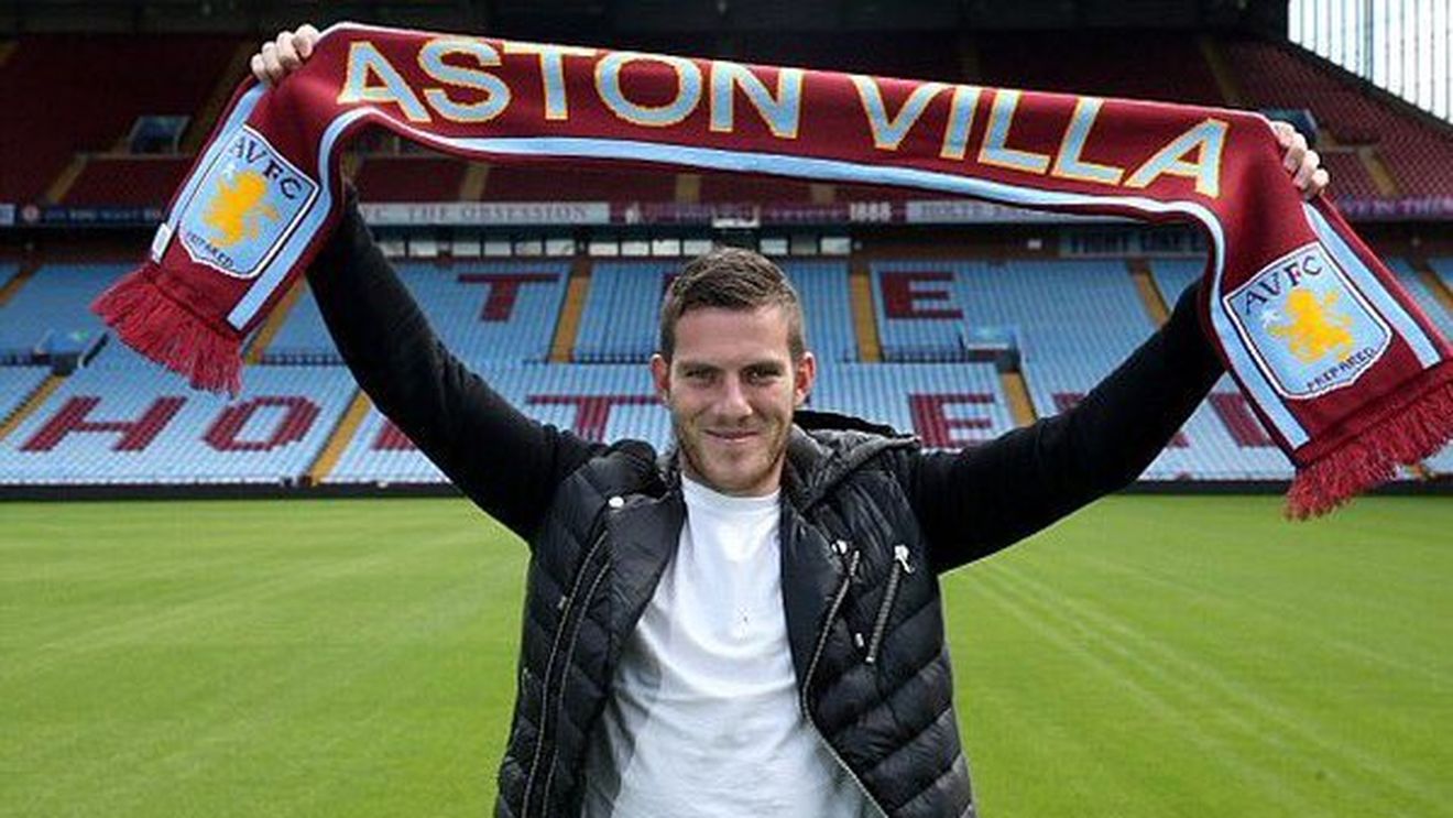 A refuzat întâlnirea cu istoria! În iulie 2015 a fost pus să aleagă între Aston Villa și Leicester. A retrogradat în loc să ia titlul, dar nu regretă: "A fost o alegere bună!" 