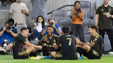 „Măcel”: în minutul 39, era deja 5-0! Același jucător, cinci assist-uri. Cât s-a terminat meciul