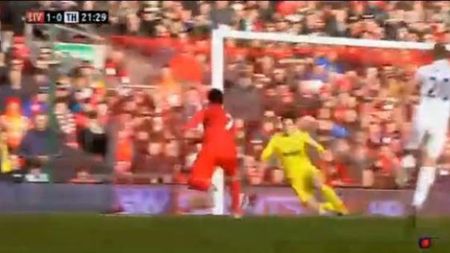 Instinct pur al unui atacant de rasă!** Suarez e peste toate vedetele. Nimeni nu a mai reușit asta în Anglia, în 2013! VIDEO Golul cu Spurs