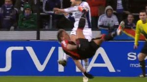 A copiat "foarfeca" lui Chiricheș!** VIDEO Stelistul se va simți mic după execuția nebună a lui Mexes! Asta e lovitura serii în Europa: