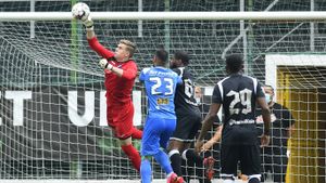 Poli Iași riscă să rămână fără doi tineri de perspectivă. ”Chiar nu aș vrea să mai stau și să primesc banii o dată la șase luni” | EXCLUSIV