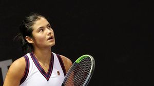 Ce se întâmplă cu Emma Răducanu, britanica de origine română, a cărei carieră fulminantă a intrat într-un colaps greu de înțeles! Andy Murray a descoperit problema pe care o are jucătoarea