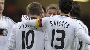 Podolski l-a pălmuit pe Ballack în timpul meciului cu Țara Galilor