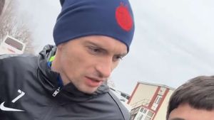 „Ce faci, mă?!”. Florin Tănase, reacție nervoasă la adresa unui suporter care voia să facă o poză cu el. Ulterior, jucătorul FCSB-ului a fost jignit