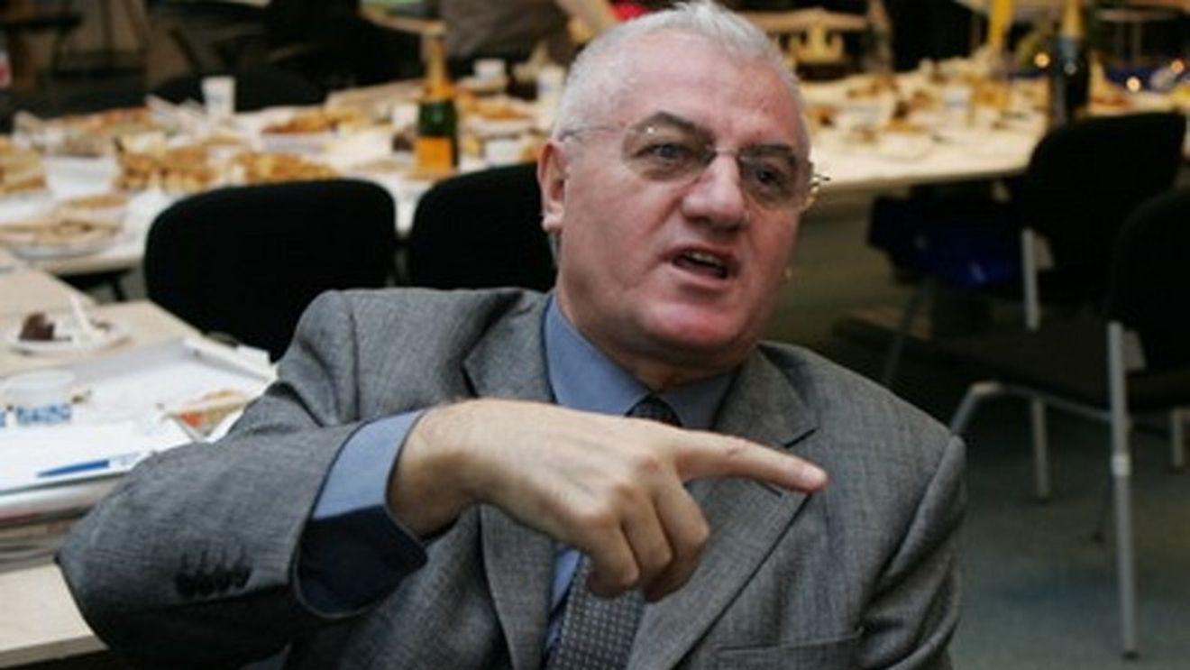 "Am mai mari emoții că pot să-mi scrântesc vreo gleznă pe stradă decât că voi fi luat de DNA!"**