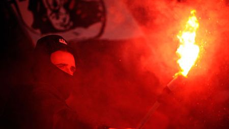 VIDEO** Imaginile care i-au făcut pe nemți să titreze mare: "IDIOȚII!"** Leverkusen - Eintracht a fost întrerupt 7 minute sub ochii elitei lui Low