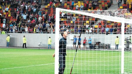 Pentru cine flutură steagul?** Managerul Stelei e din nou sub lupa Comisiei Naționale pentru Combaterea Discriminării