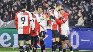 Feyenoord - AC Milan 1-0, în play-off-ul pentru optimile Ligii Campionilor. Bayern și Benfica au câștigat în deplasare