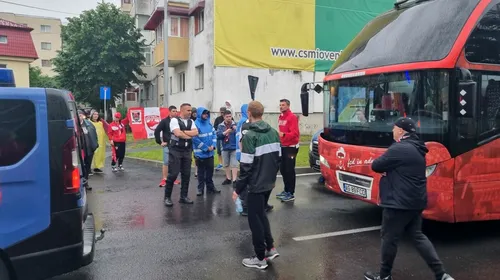 Momente tensionate la Mioveni înainte de barajul FC Argeș – Dinamo! Metoda prin care piteștenii au încercat să-i scoată din sărite pe „câini”: secundul lui Ovidiu Burcă a coborât din autocar plin de nervi! | FOTO