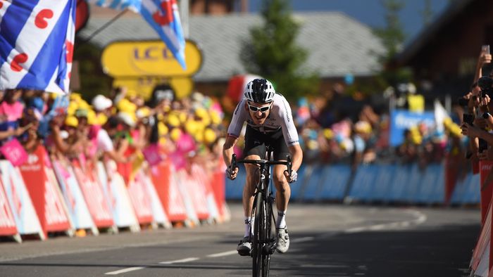 Demonstrație de forță a echipei Sky în Alpi, într-un final în ascensiune. Geraint Thomas, victorie și tricou galben. Chris Froome a urcat pe locul 2 la "general"
