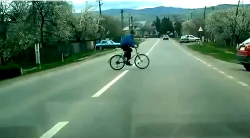 VIDEO Se întâmplă pe șoselele din România: un biciclist beat sare în fața mașinii