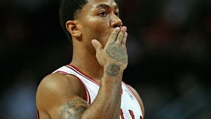 Îngrijorare maximă la Bulls! Derrick Rose a părăsit terenul în cârje! Ce a pățit 'taurul'