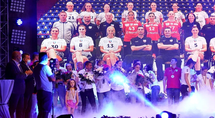 SCM Rm. Vâlcea și-a prezentat primele trofee câștigate după reluarea întrecerilor la handbal. Surpriza pregătită de Kiki Liscevic. Echipa pleacă mâine în Franța, pentru debutul în Liga Campionilor