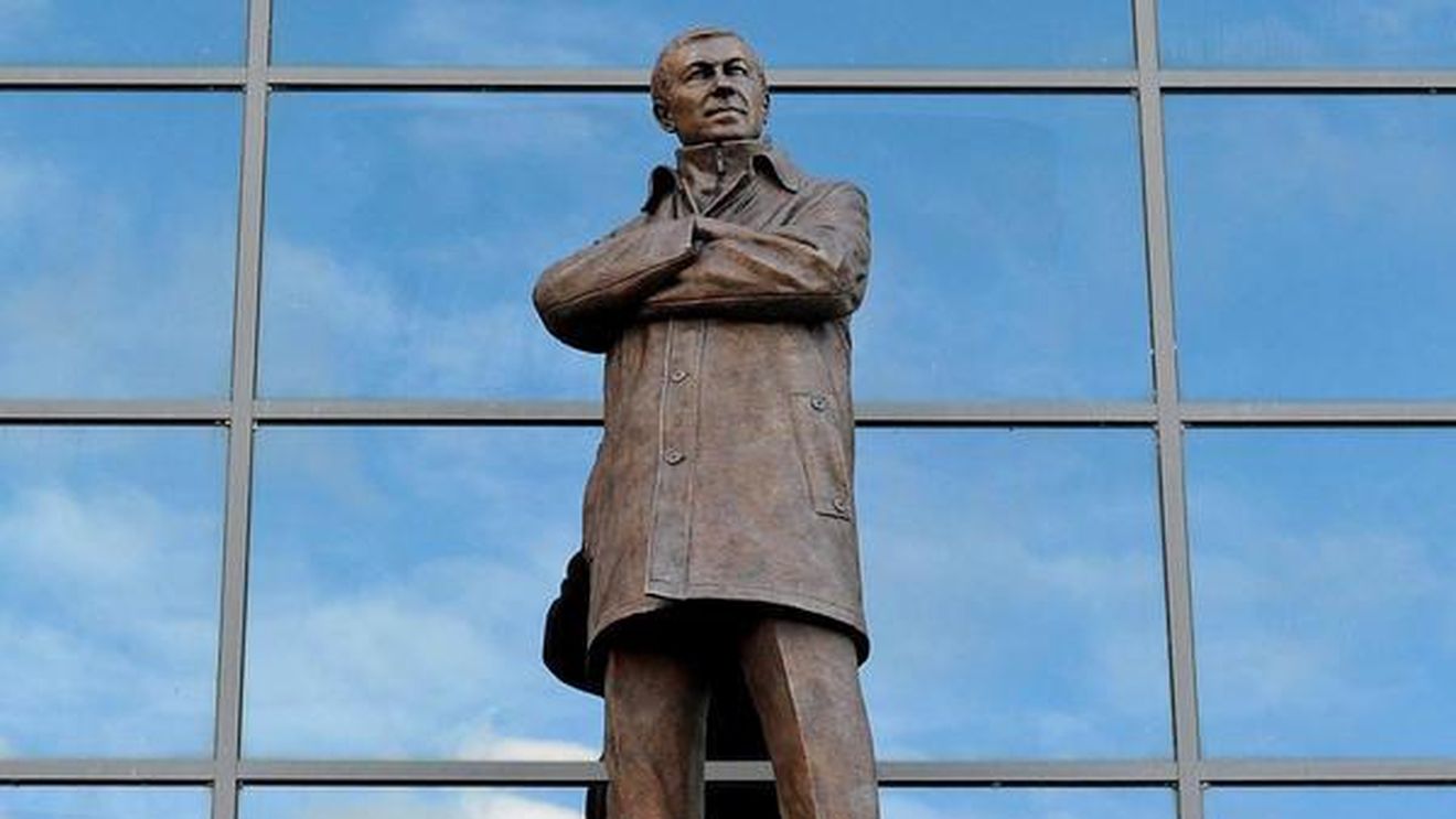 FOTO I-au făcut statuie! "Contract" pe viață pentru Ferguson la Manchester United