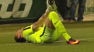 FOTO | Accidentare groaznică în Liga 1. Ce a pățit Grahovac după ce a ieșit pe o centrare