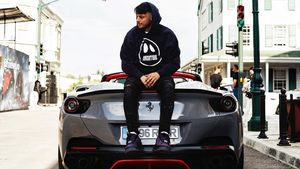 Ce s-a ales de fotbalistul Universității Craiova comparat cu Thierry Henry la 19 ani! Acum, la 21 de ani, nu a mai jucat fotbal din 2021, dar se plimbă cu un Ferrari de peste 200.000 de euro și are o afacere bănoasă