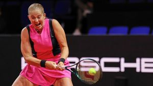 Jelena Ostapenko, bătută măr sub privirile noului iubit. Letona s-a despărțit de fotbalistul din viața ei