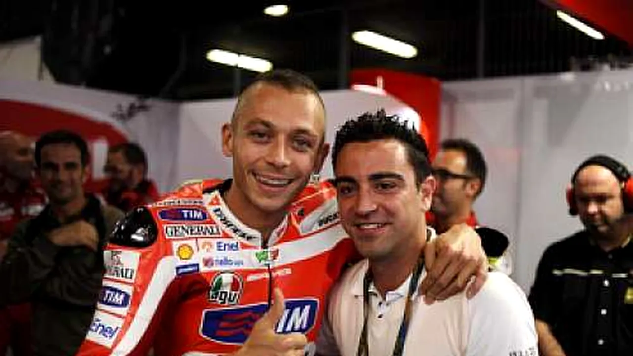 Incredibil!** Valentino Rossi i-a sărutat picioarele lui Xavi!