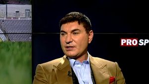 „Dragă Cristi, eu te iubesc!”. Cum primea Borcea scrisori de dragoste în pușcărie, de la admiratoare. Ce îi trimiteau femeile, în plicuri, milionarului: „Era cel mai râvnit bărbat din România”