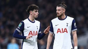 Incredibil ce a reuşit Radu Drăguşin. După câteva meciuri alături el, Real Madrid vrea să-l transfere