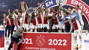 Ajax Amsterdam îi dă o lovitură de 100 de milioane de euro lui Manchester United!