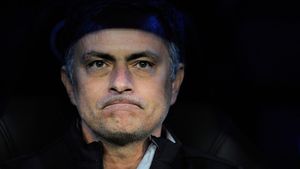 Secretele întâlnirii care a schimbat ISTORIA! ** De ce a fost refuzat Mou de Barcelona? "A vorbit 3 ore încontinuu, fără să asculte!" INCENDIAR