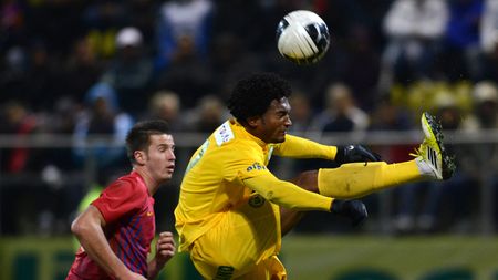 Decizie surprinzătoare a lui Reghe!** Dumitraș și Martinovic, lăsați pe dinafară! Cine a jucat fundaș dreapta din primul minut