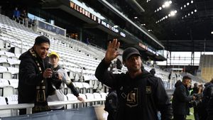 Mexicanul Carlos Vela, transferul bombă cu care Dinamo vrea să arunce în aer Superliga sau o nouă invenție anonimă pentru a băga de tot în ceață fanii "câinilor"? Ce scrie Transfermarkt