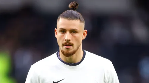 Nu a apucat să fie titular la Spurs, că Radu Drăgușin mai primește o lovitură grea de la Tottenham! Transferul de 50.000.000 de euro pe care îl fac englezii exact pe postul românului