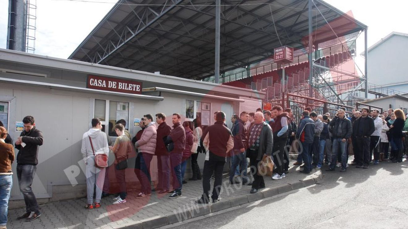 CFR - Steaua, cu casa închisă. Încasări de 100.000 de euro pentru trupa lui Paszkany