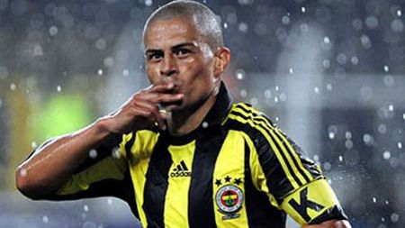 Exclus din lotul lui Fenerbahce, Alex ar putea evolua la Palmeiras