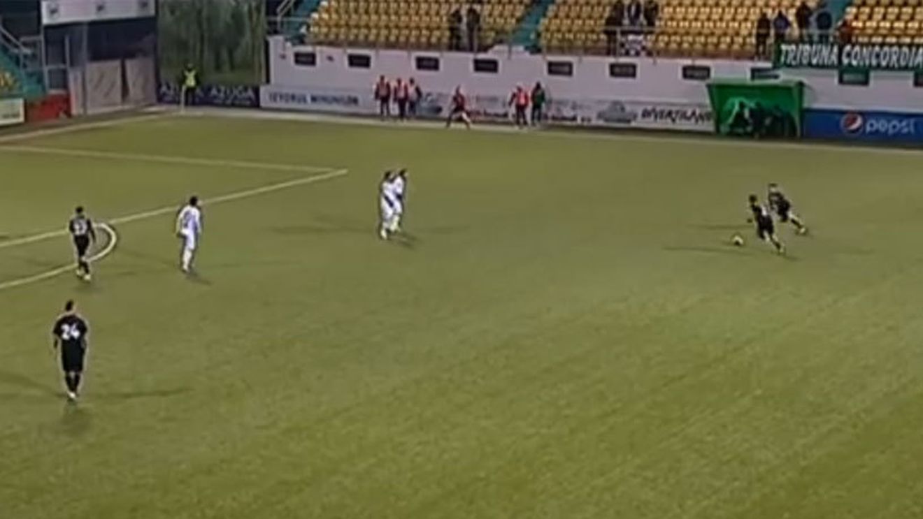VIDEO | Fază comică în Liga 1. Cum s-au făcut de râs doi jucători la executarea unei lovituri libere și cum este explicată faza