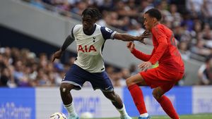 Imagini incredibile: colegul lui Radu Drăguşin s-a filmat în timp ce se droga cu "Funny gas", care poate duce la paralizie şi infarct