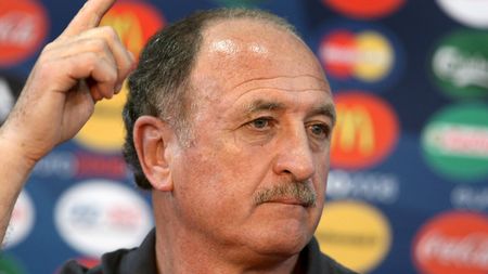 Scolari: "van Nistelrooy este regele offside-ului"